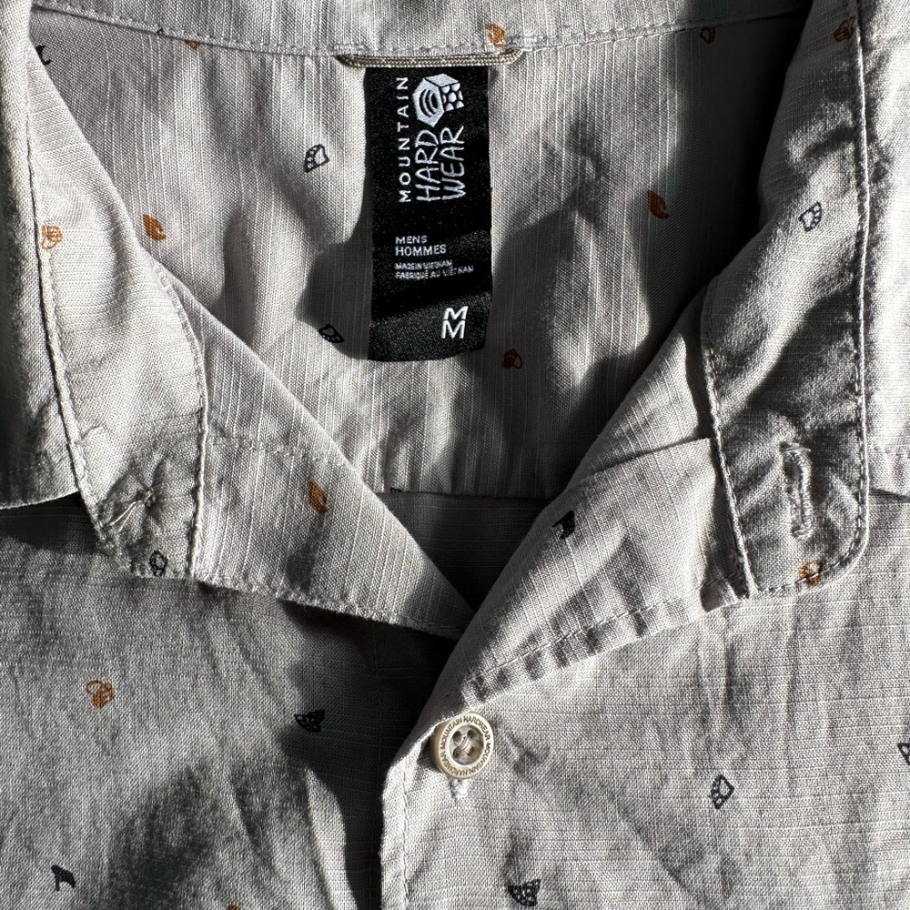 Mountain Hard Wear Men’s Medium Grey Short Sleeve Button Down